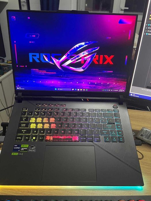 ASUS ROG Strix G16 i9 14900HX RTX 4060 32GB SSD 240Hz Garanție 8 luni