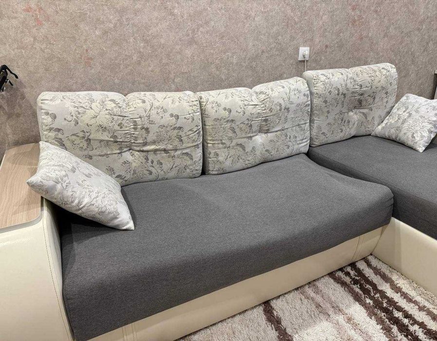 Продам диван раскладной с оттоманкой, пружинный механизм. ТОРГ