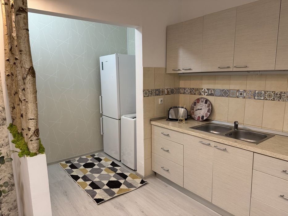 Inchiriez apartament