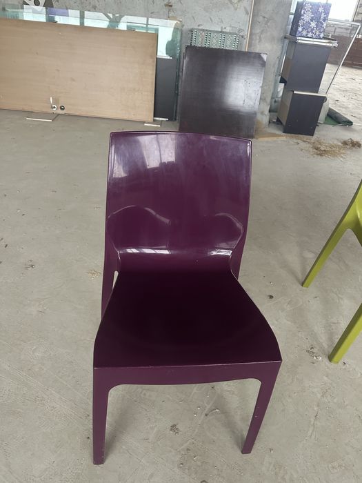 Пластмасови столове във добро състояние