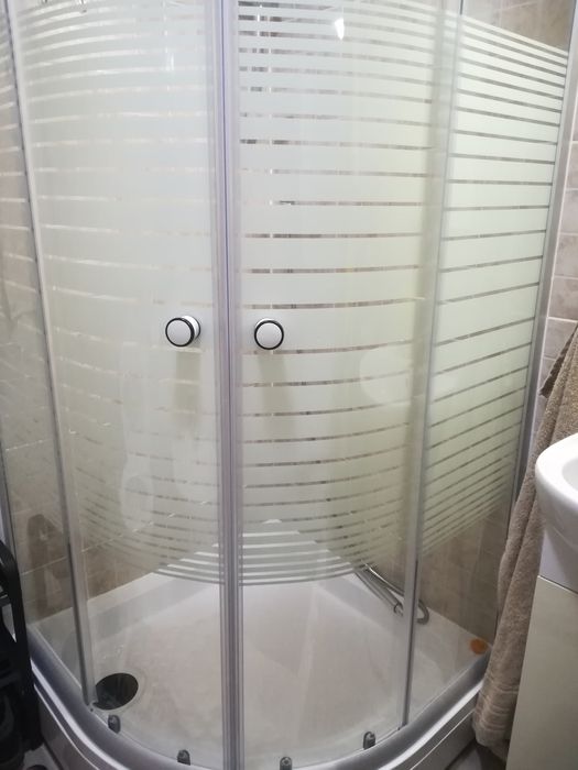 Cabina de dus cu cada semirotunda