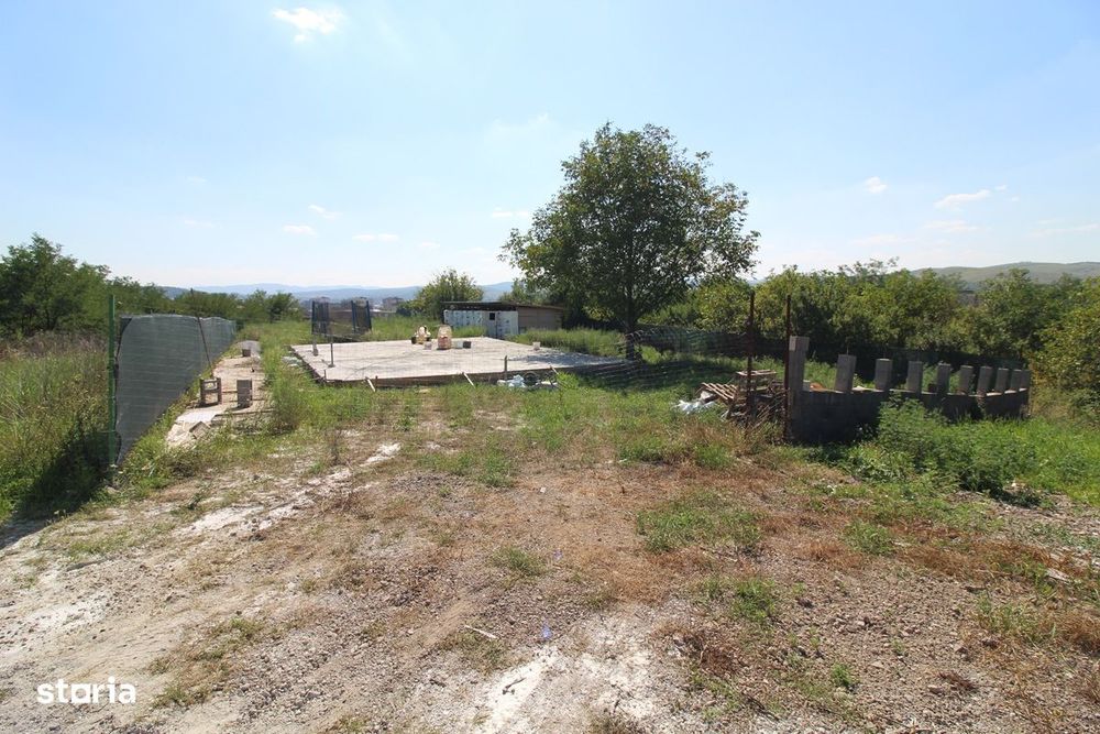 Vând teren intravilan 850mp în Hunedoara, zona Buituri, FS 22m...