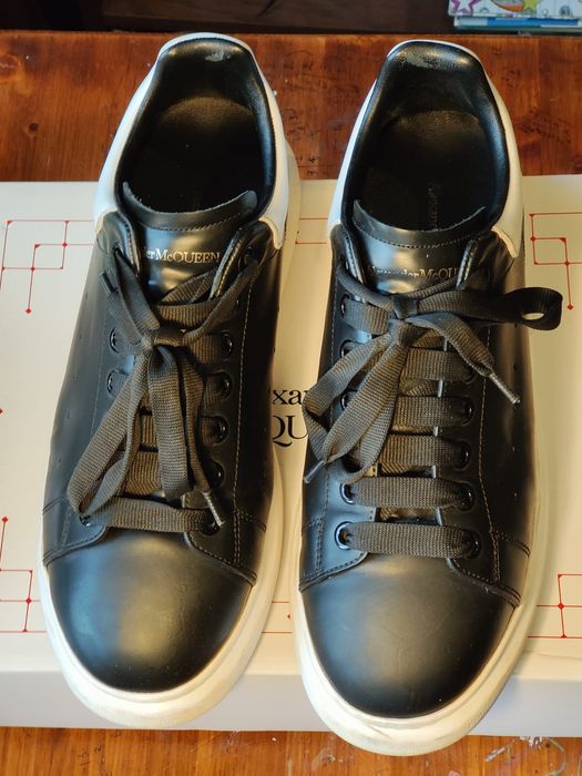 Vând Alexander Mcqueen ( negru cu alb )