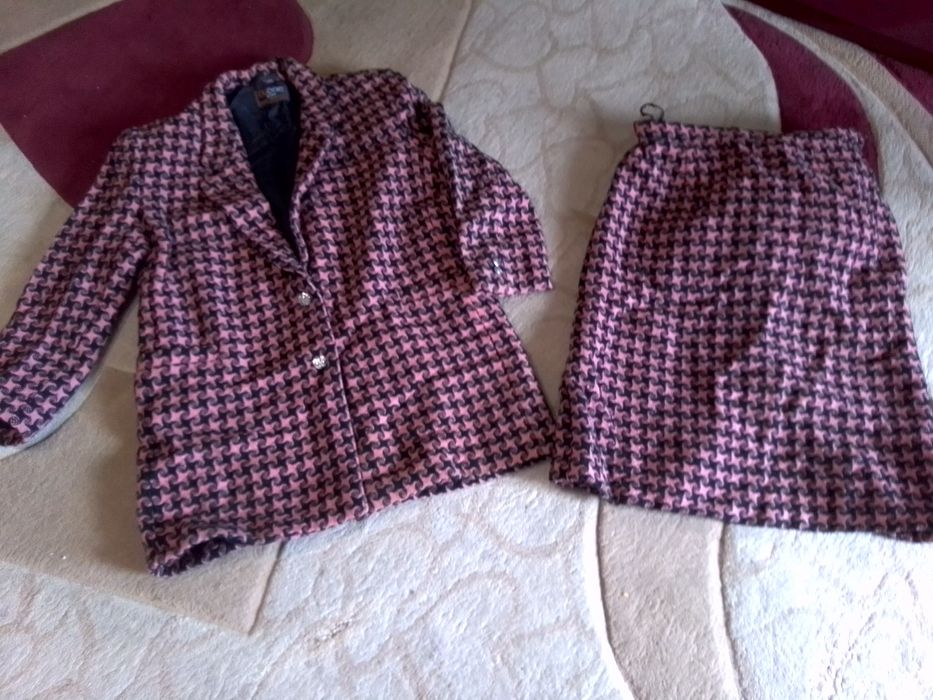 Costum de lana marime 42