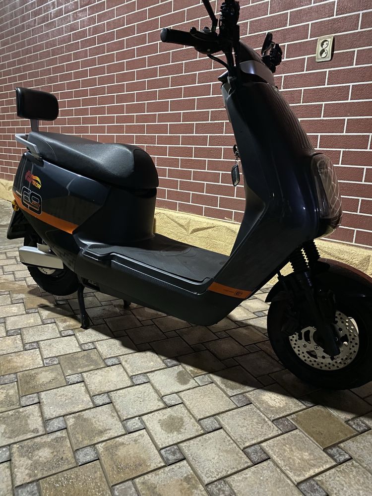 Elektro skuter e9