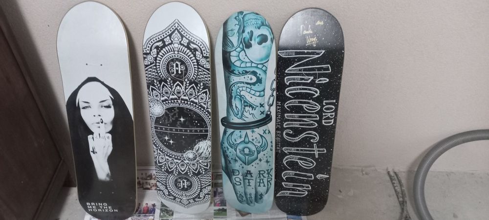 Vând 4 plăci skateboard noi skate