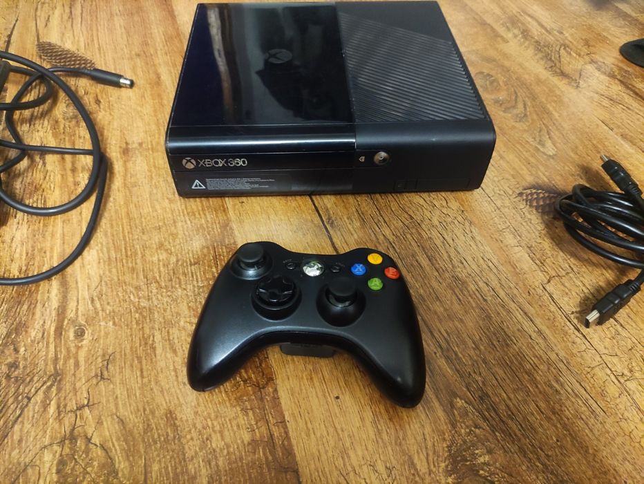 Xbox 360 model e - consola pregătită de jocuri