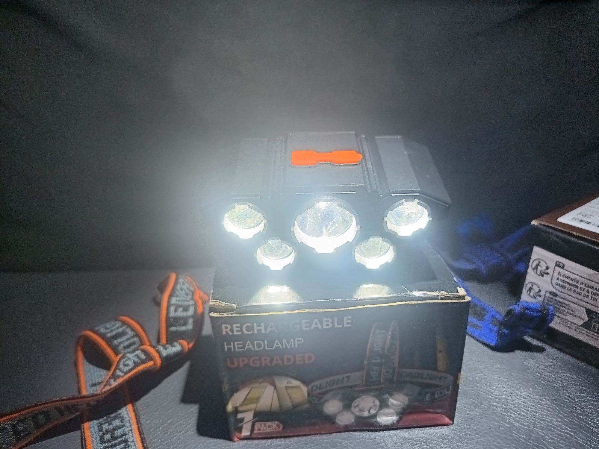 Водоустойчив LED челник с 4 режима на светлината+ зарядно