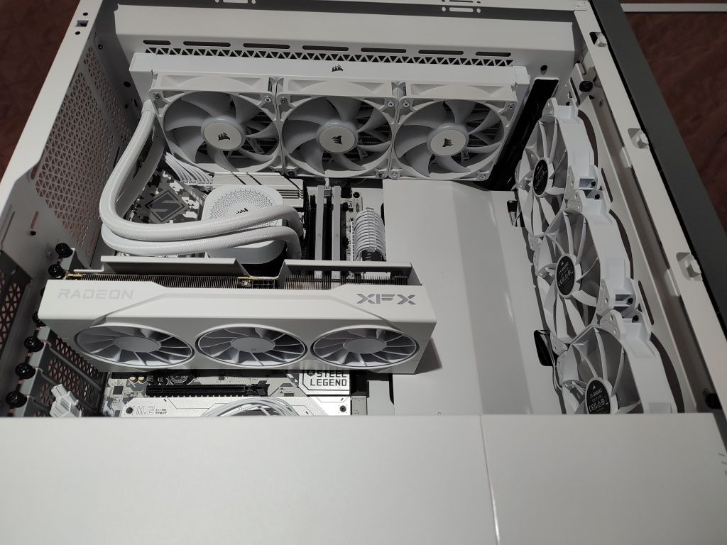 Настолен компютър Ryzen 7500f и 9060 XT