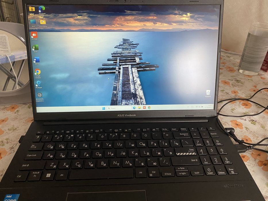 Продам ноутбук ASUS Vivobook Go