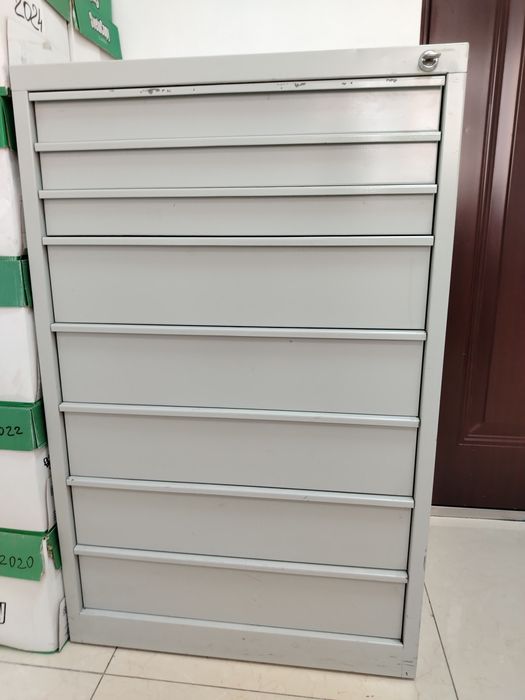 Шкаф металлический с замком