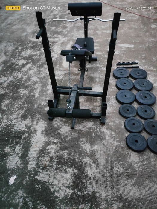 Vând masă de fitness, 2x gantere, bară z, greutăți 6x2,5kg și 6x10kg.