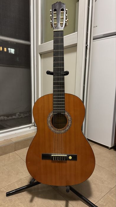 Tenson Classic 4/4 , класическа китара плюс подарък стойка за китара