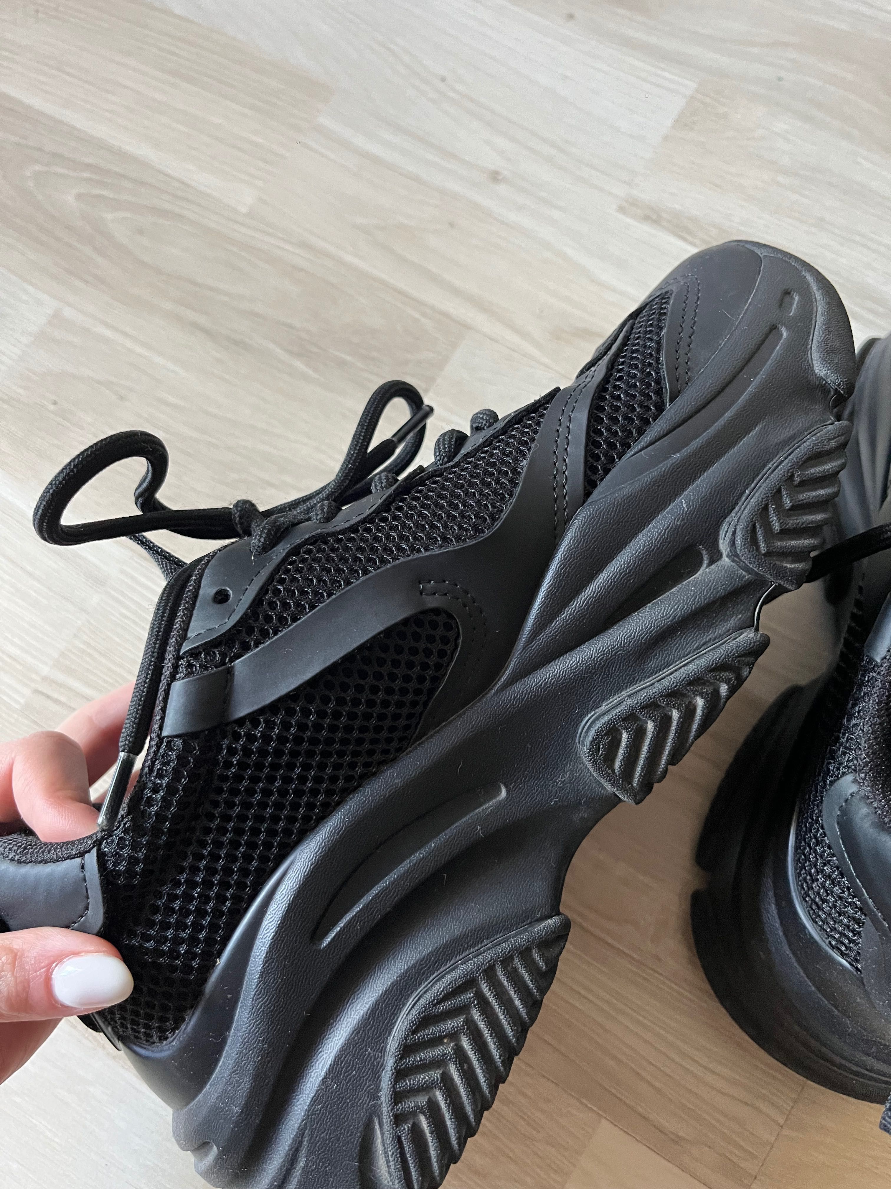 Черни маратонки Steve Madden!