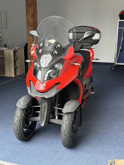 Quadro3 • Se conduce cu permis categoria B •