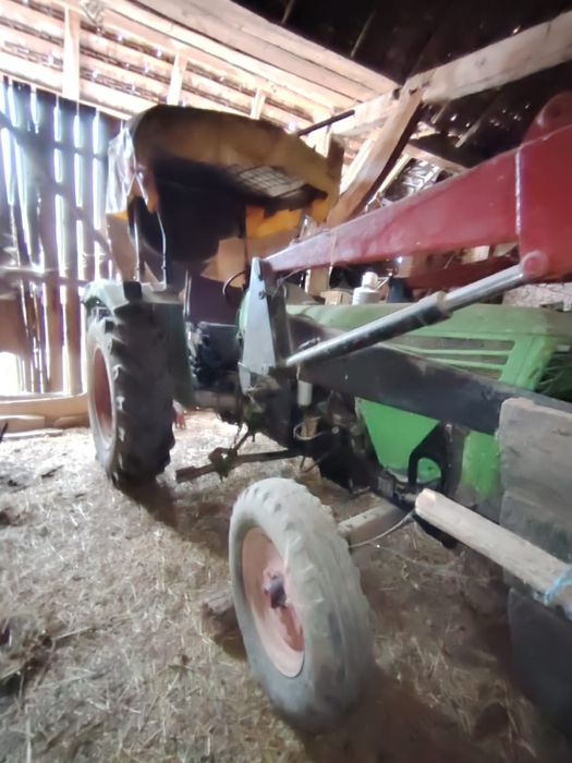 Tractor cu cupa Deutz-Fahr