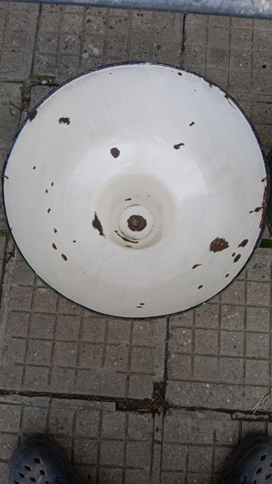 Стара емайлирана лампа