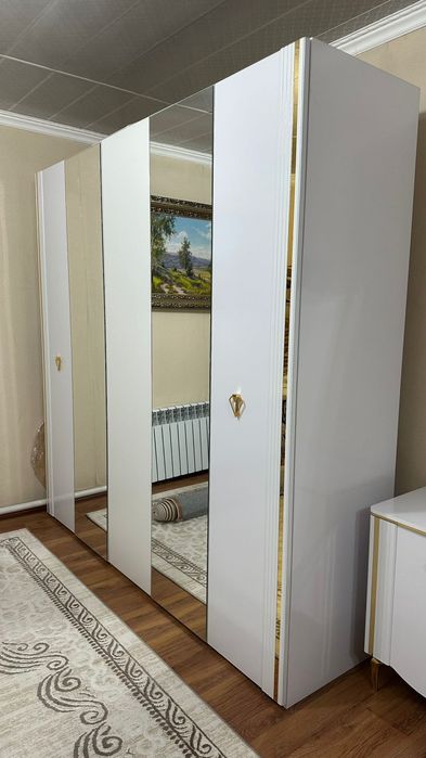 Продам спальный гарнитур.