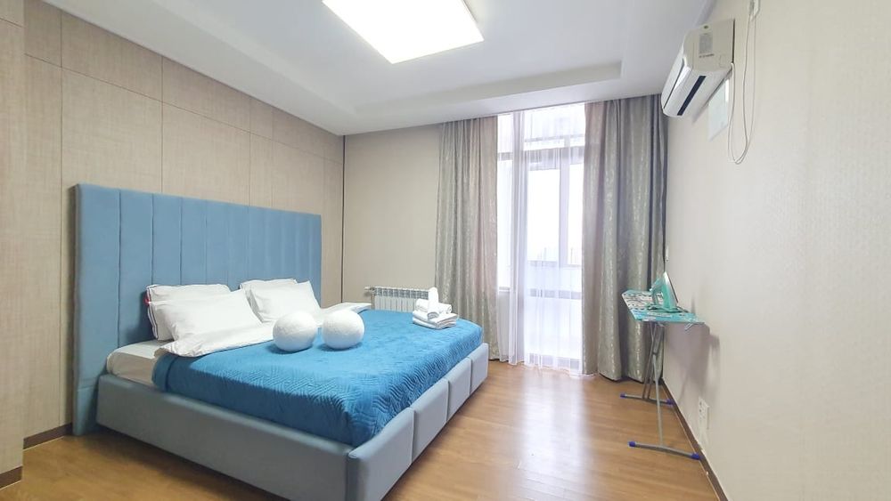 Подушка-мяч, белая, барашек, 30 см диаметр