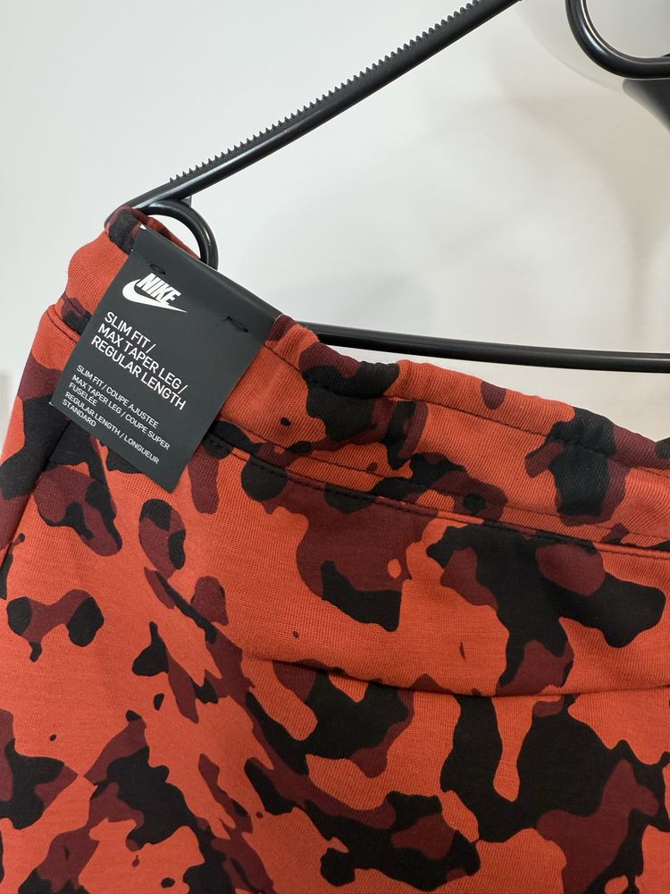 Pantaloni trening Nike Tech Fleece Red Camo XL