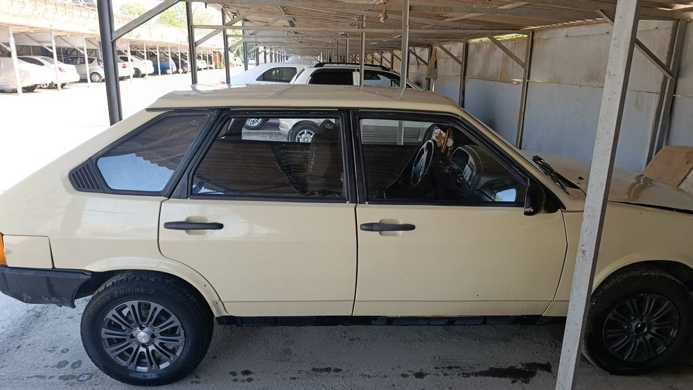 Продаю машину Ваз 2109 выпуска года 1990.