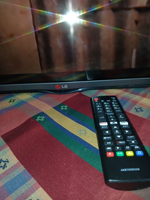 Vând TV LG smart cu telecomandă