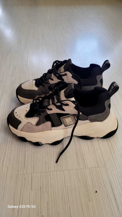 Дамски спортни обувки