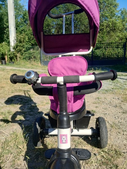 Vând tricicleta pentru fetițe.