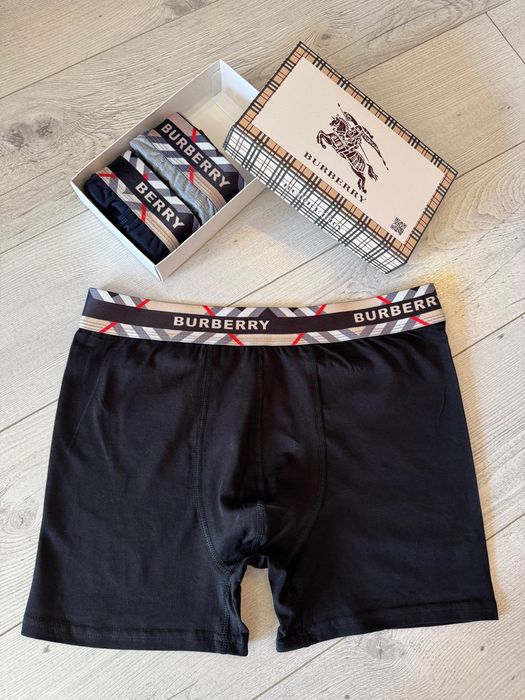 Мъжки боксерки в кутия.