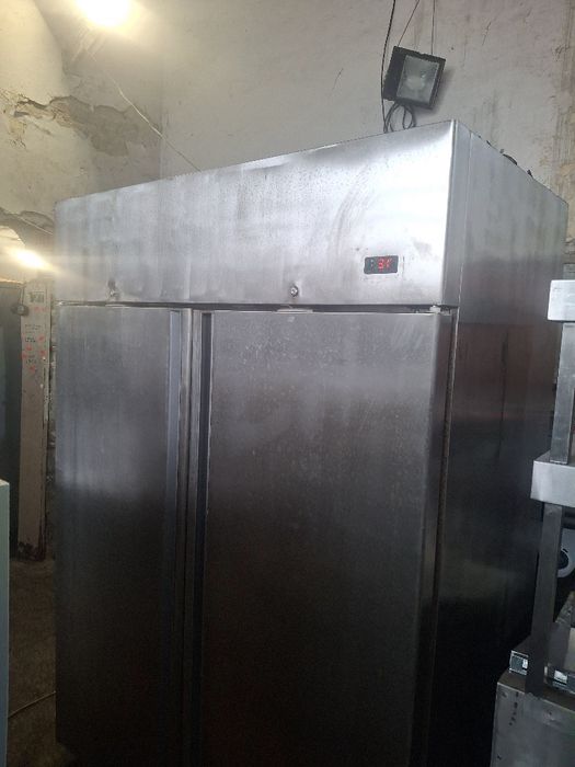 Хладилник професионален 1400 литра