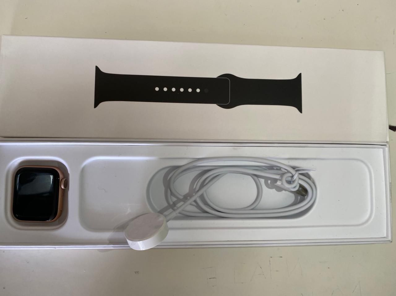 Apple watch 4 серия, в новом состоянии