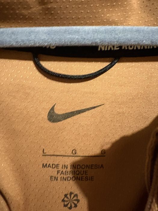 Якета найк в откично състояние видимо