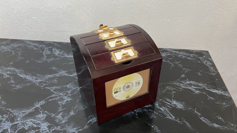 Cutie vintage pentru stocare cd-uri