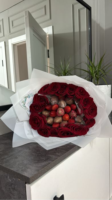 Клубника в шоколаде подарок цветы