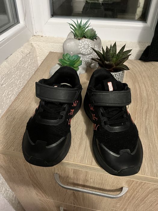 Adidas Marvel маратонки за момче 28