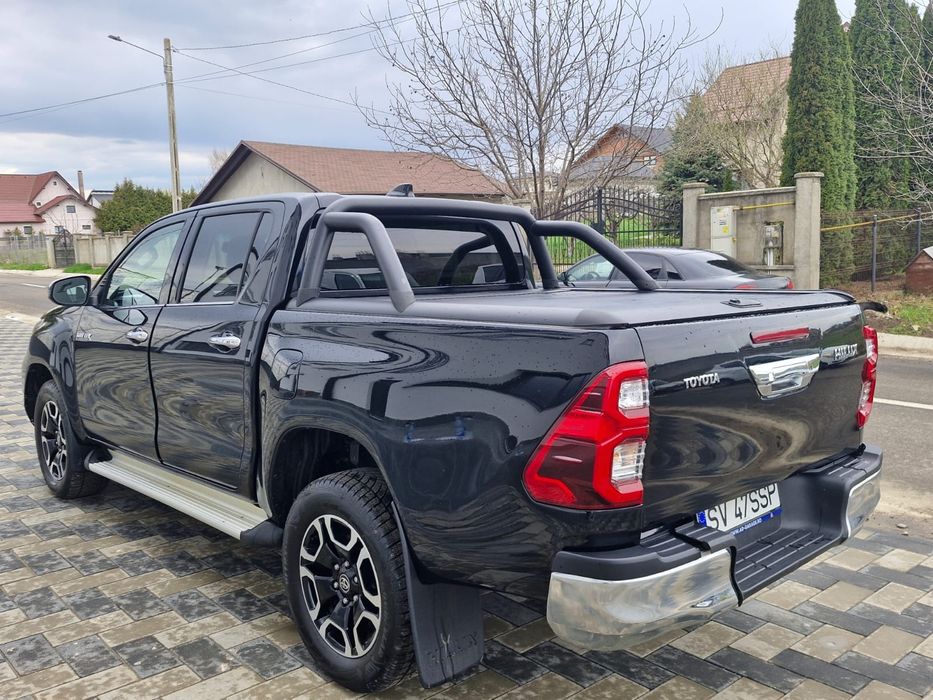 Toyota Hilux Invincible 2.8 D 204 CP automata 4x4