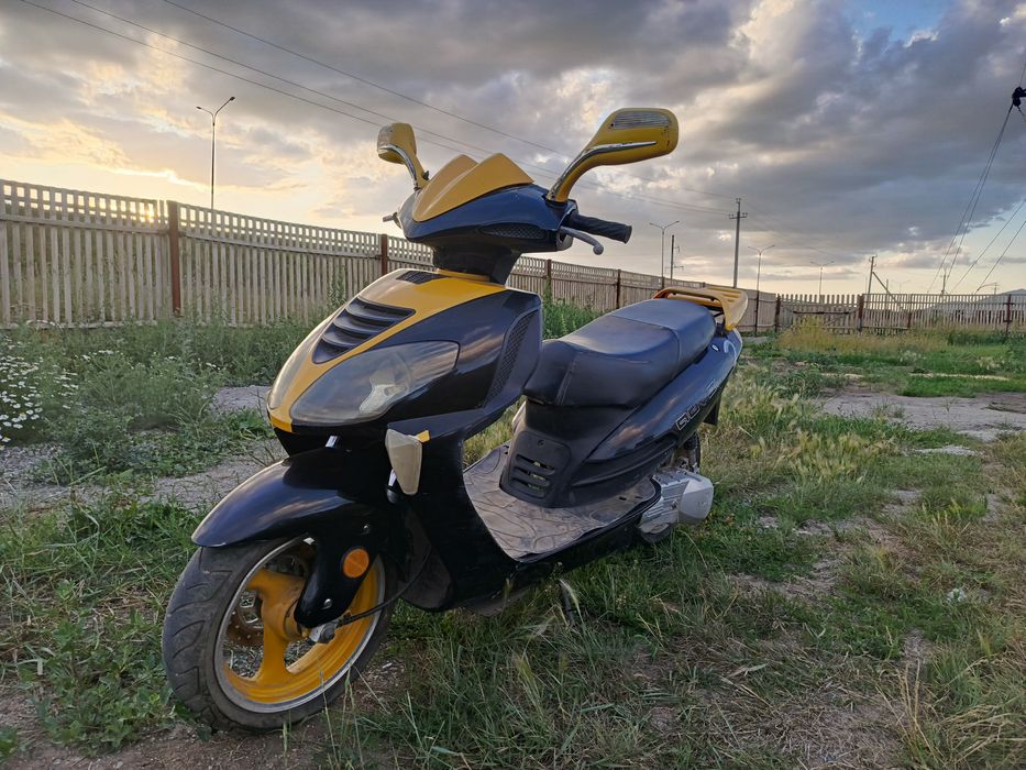Продам скутер 150 кубов