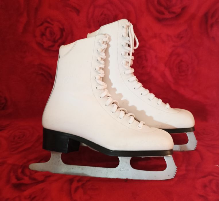 Продам коньки для фигурного катания