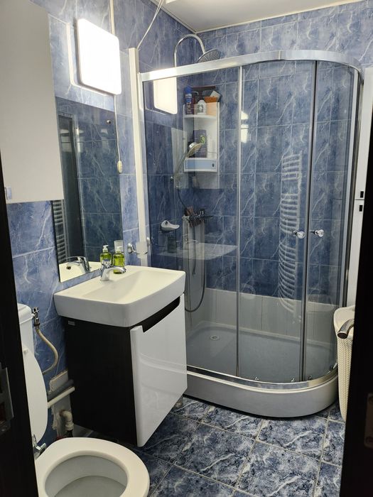 Vind apartament 2 camere , mobilat ,utilat , tiglina 1 ,lângă Tribunal