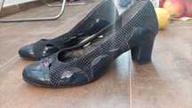 Vand pantofi de dama din piele