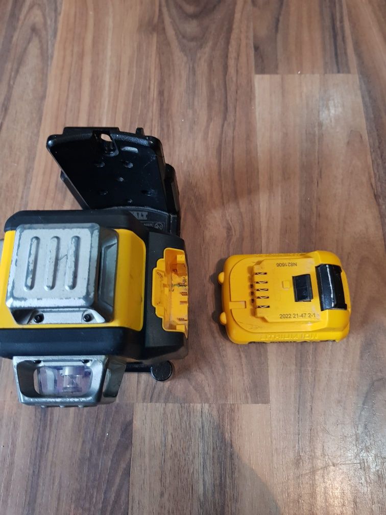 Dewalt DCE089G,laser la 360⁰ cu linii verzi.