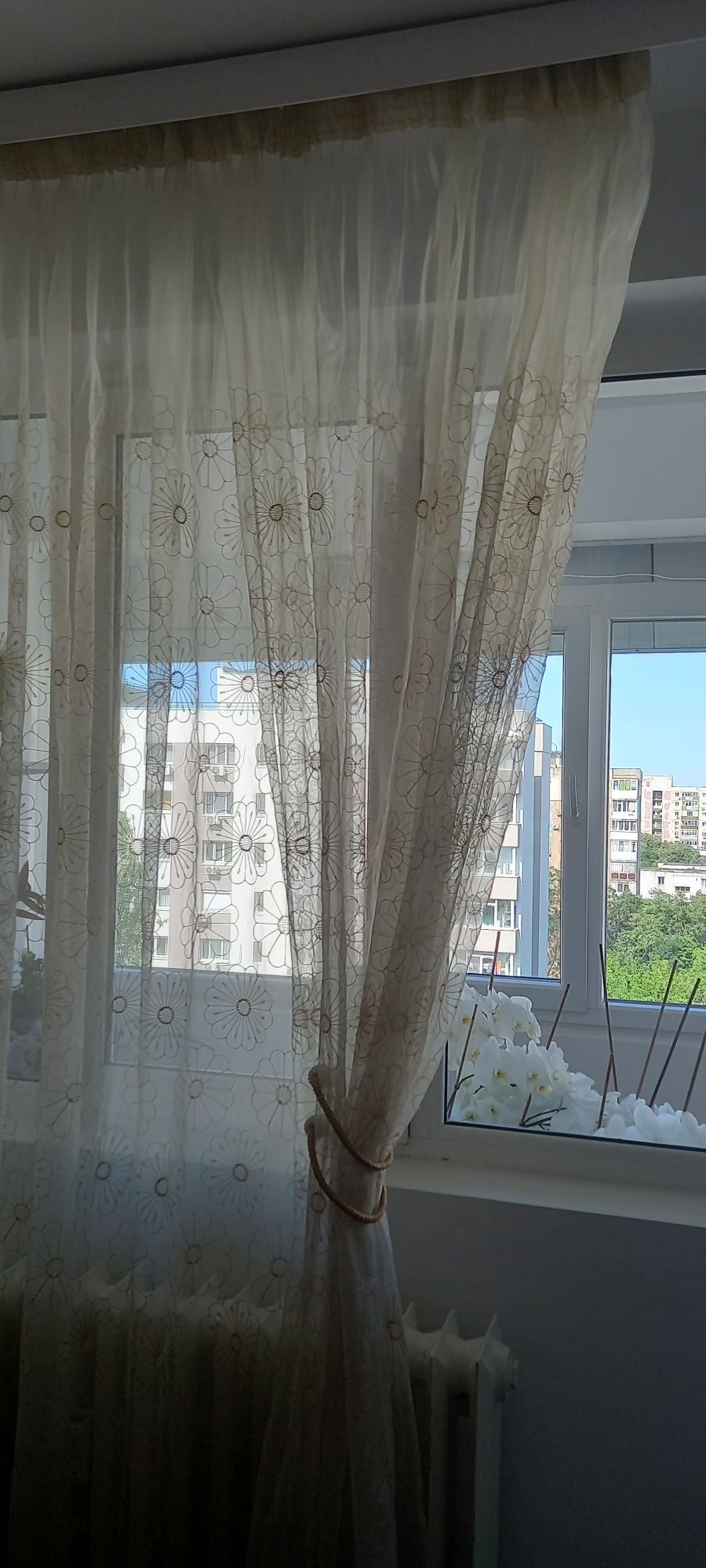 GRATIS  PERDEA iar două drapeii 150 lei