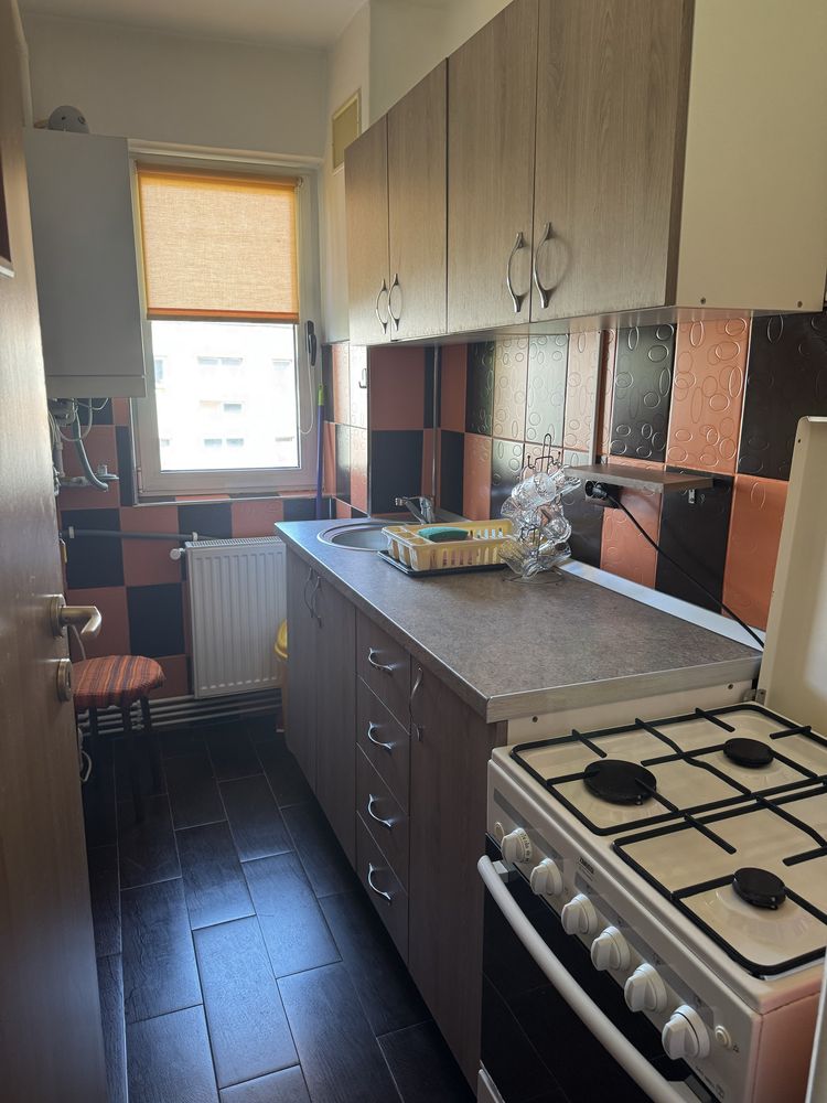 Ofer spre inchiriere apartament 3 camere zona Grivitei
