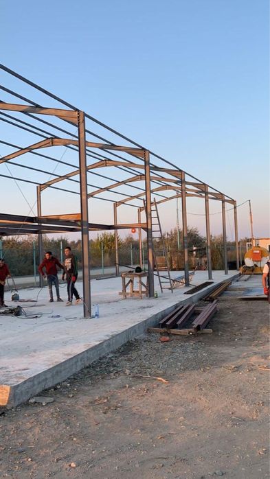 Structură metalică 27×8×6 m cu etaj birou – super preț, doar structura