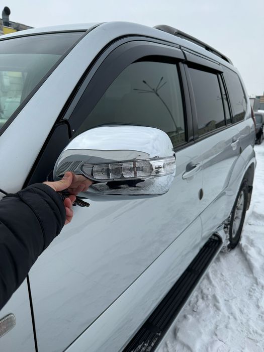 Накладка на зеркало с поворотником Тойота Ленд Крузер Прадо 120/gx470