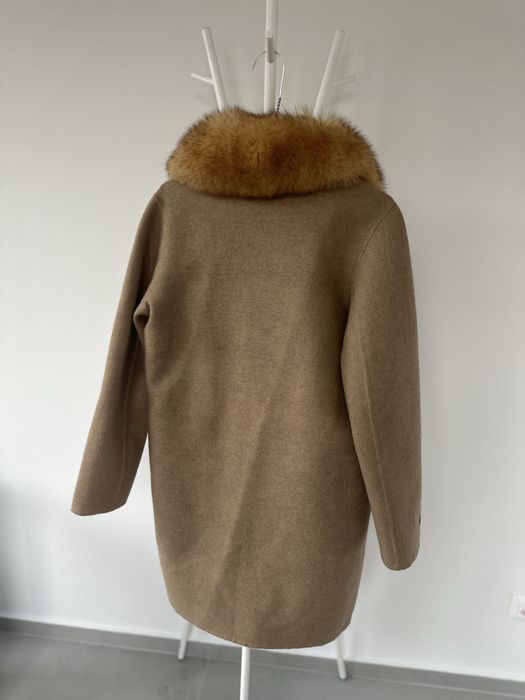 Палто от естествена вълна от алпака с яка от ест косъм лисица бежово