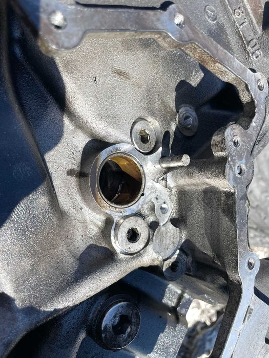 Окомплектован Блок OM642.921 R6428105 MERCEDES E class W211 V6 4matic