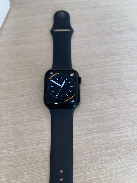 Продам Смарт-часы Apple Watch SE , 44mm