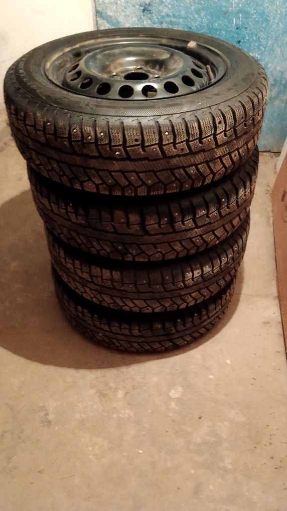 Продам шины с дисками 185.65.R15 Cordiant Polar 2