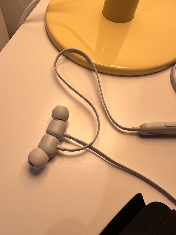 Casti Beats Flex ca noi